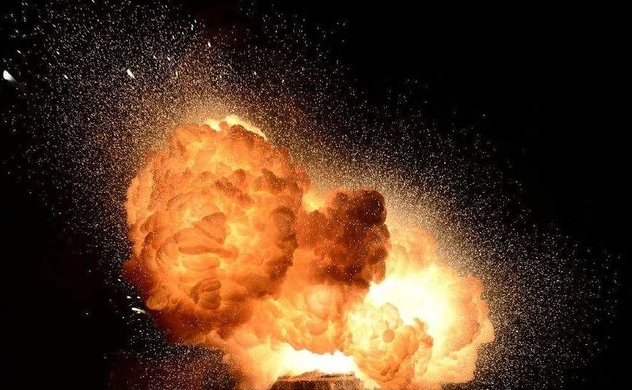 陕西富平县一花炮厂清理库存时发生爆炸 造成3死1伤